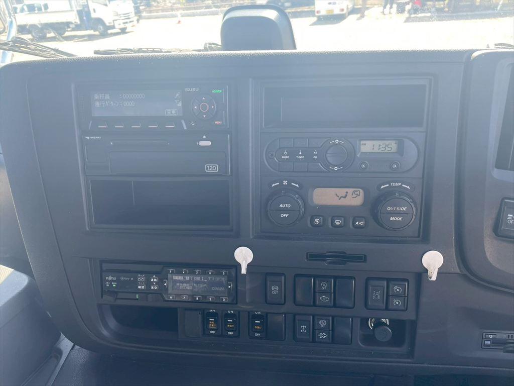 いすゞ ギガ 2PG-CYJ77C(8x4)の写真22