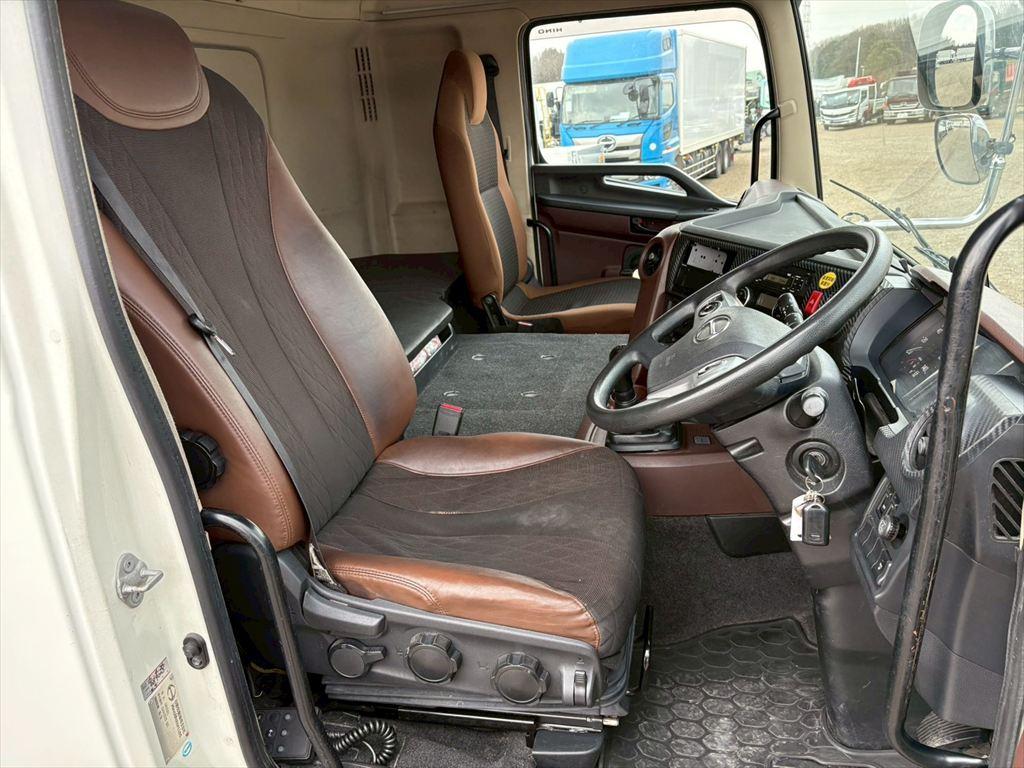 日野 プロフィア 2DG-FW1AHG(8x4)の写真21