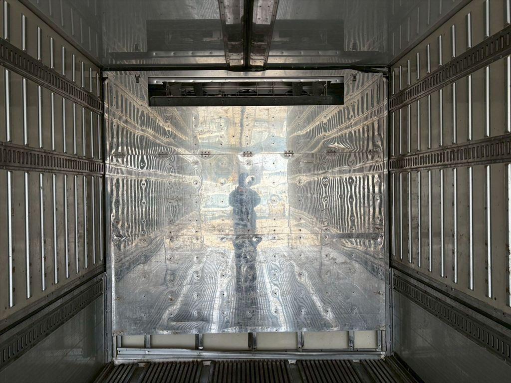 日野 プロフィア 2DG-FR1AHG(6x2)の写真7