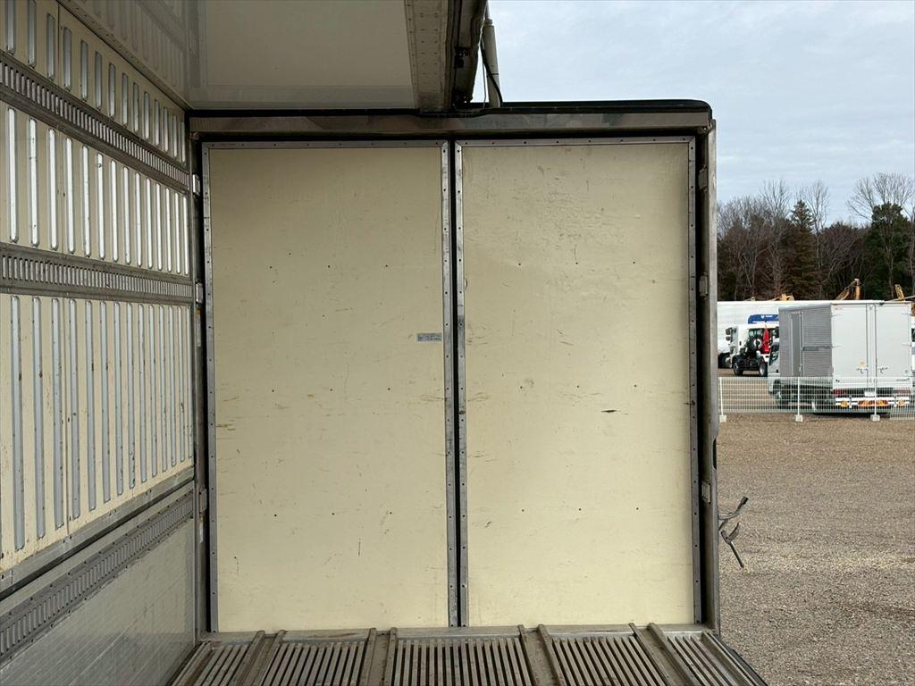 日野 プロフィア 2DG-FR1AHG(6x2)の写真13