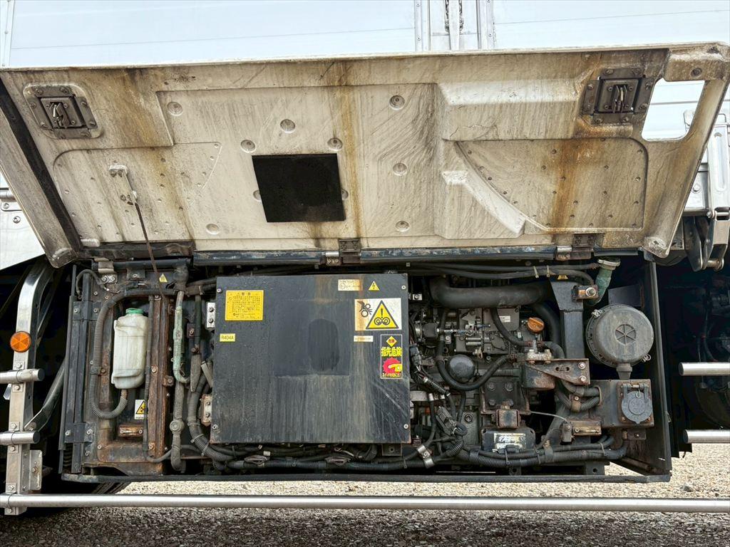 日野 プロフィア 2DG-FR1AHG(6x2)の写真14