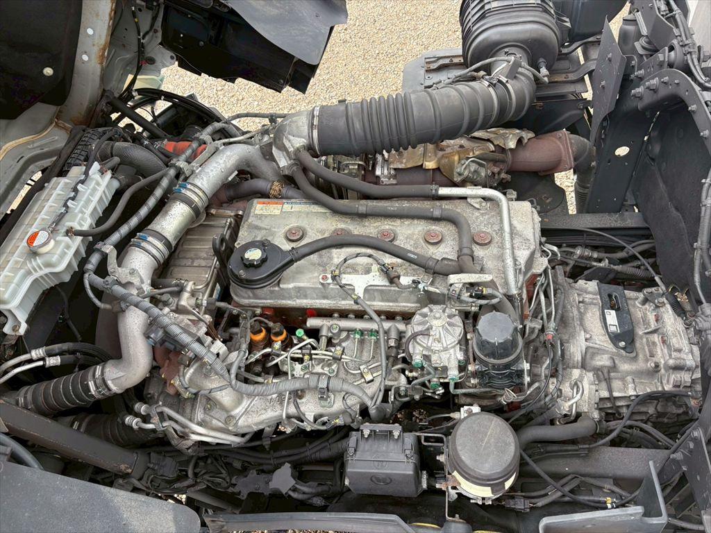 日野 プロフィア 2DG-FR1AHG(6x2)の写真18