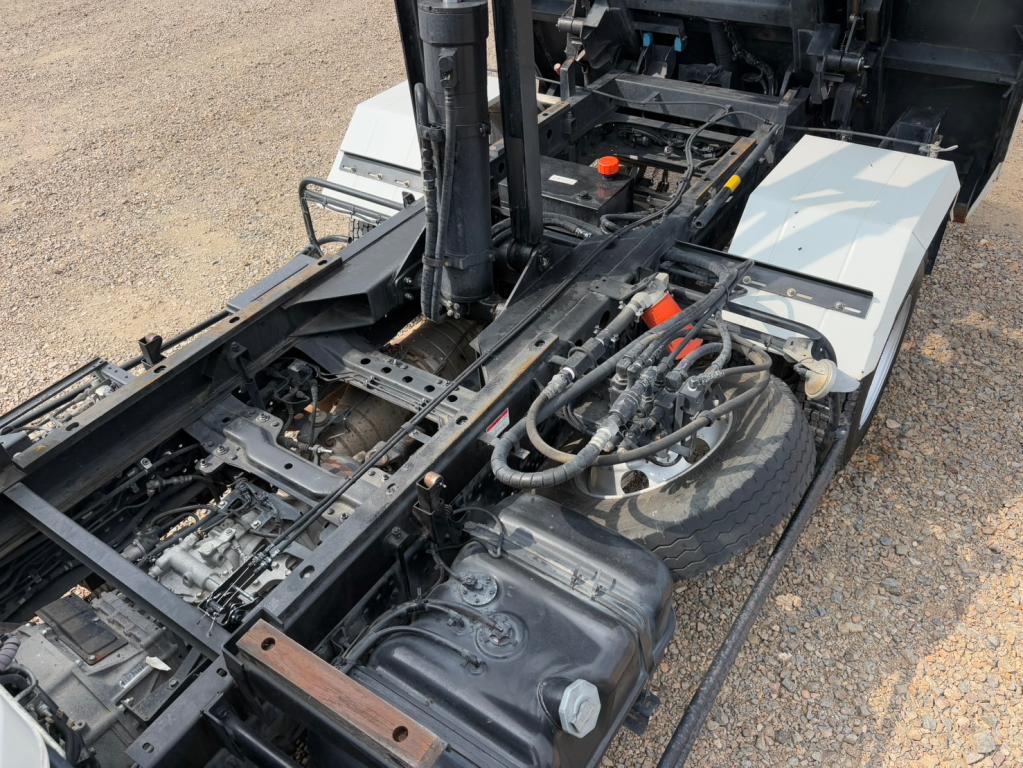 いすゞ フォワード TKG-FRR90S2(2WD)の写真15