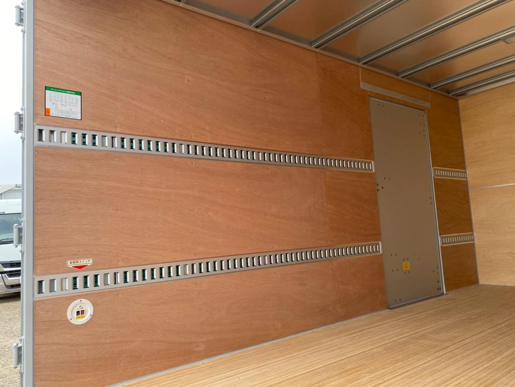 いすゞ エルフ 2RG-NPR88AM(2WD)の写真9