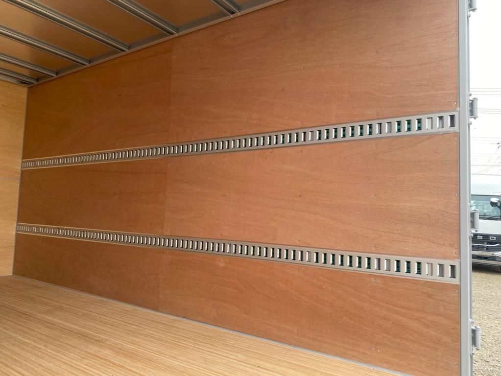 いすゞ エルフ 2RG-NPR88AM(2WD)の写真10