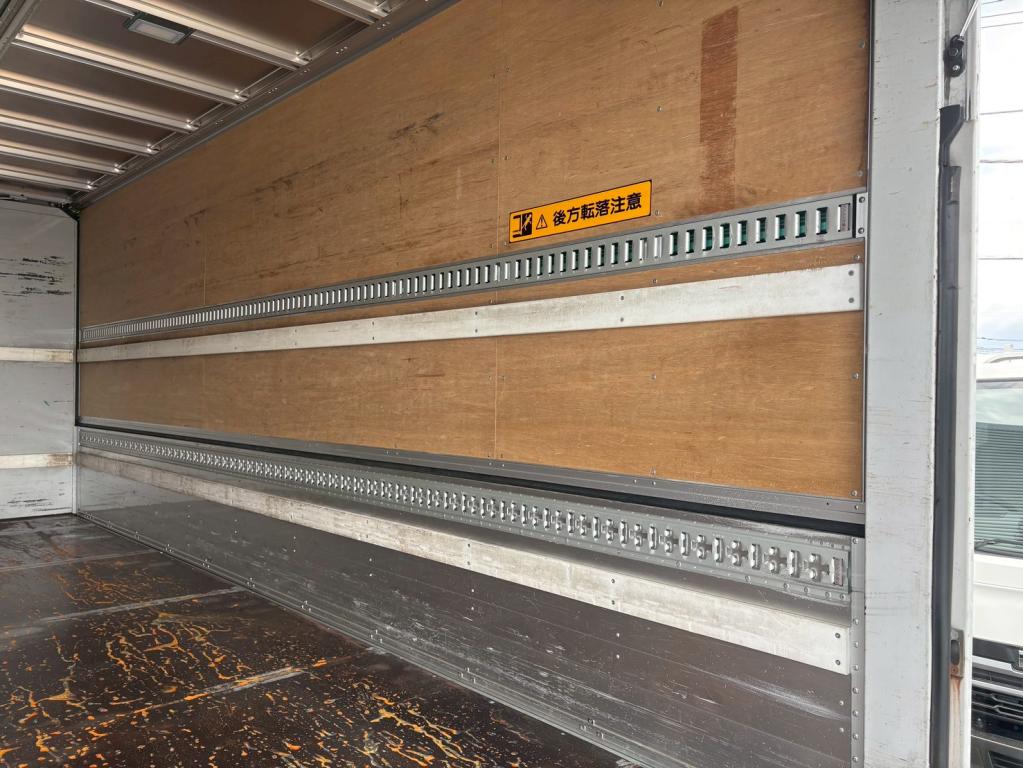 いすゞ フォワード 2RG-FRR90T2(2WD)の写真10