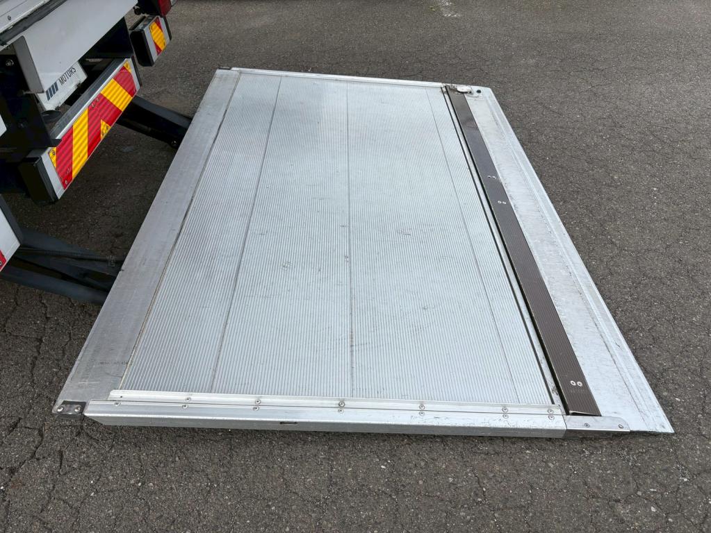 いすゞ フォワード 2RG-FRR90T2(2WD)の写真12