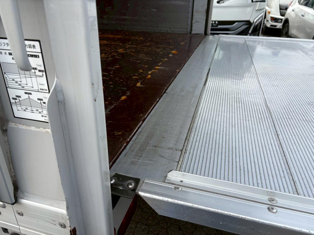 いすゞ フォワード 2RG-FRR90T2(2WD)の写真13