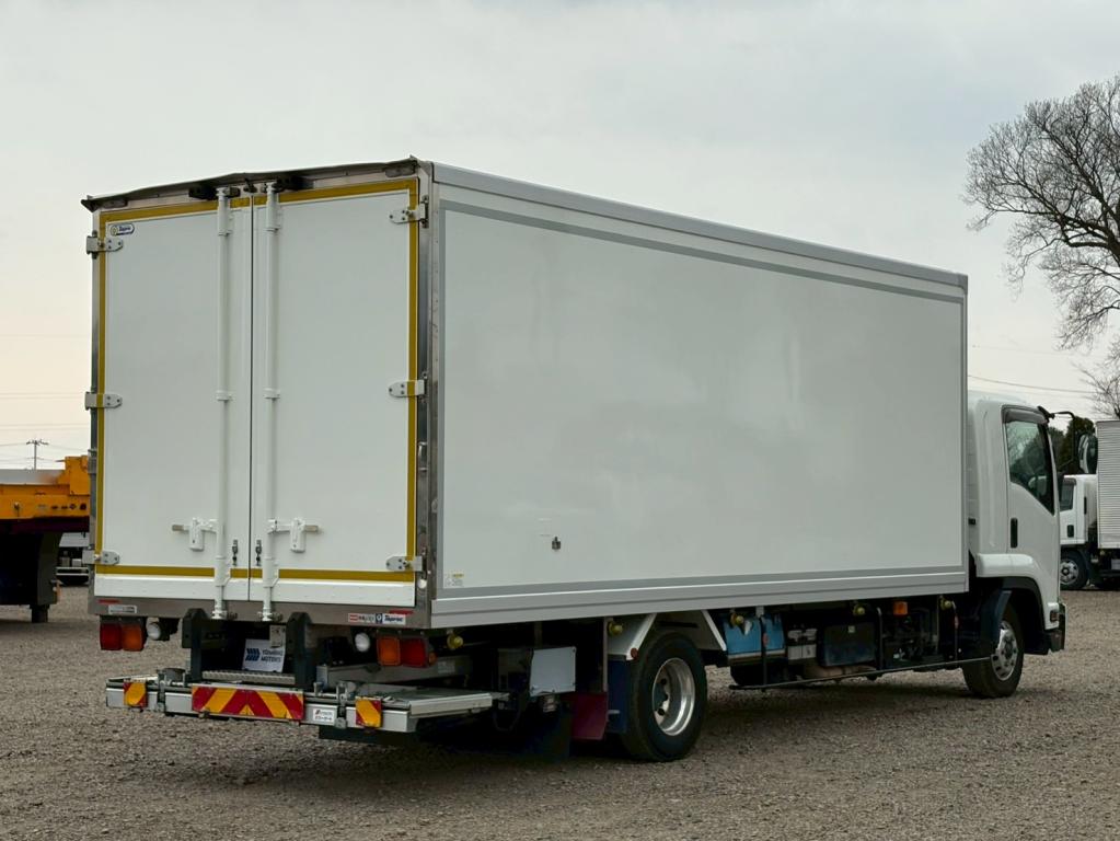 いすゞ フォワード 2PG-FRR90T2(2WD)の写真4