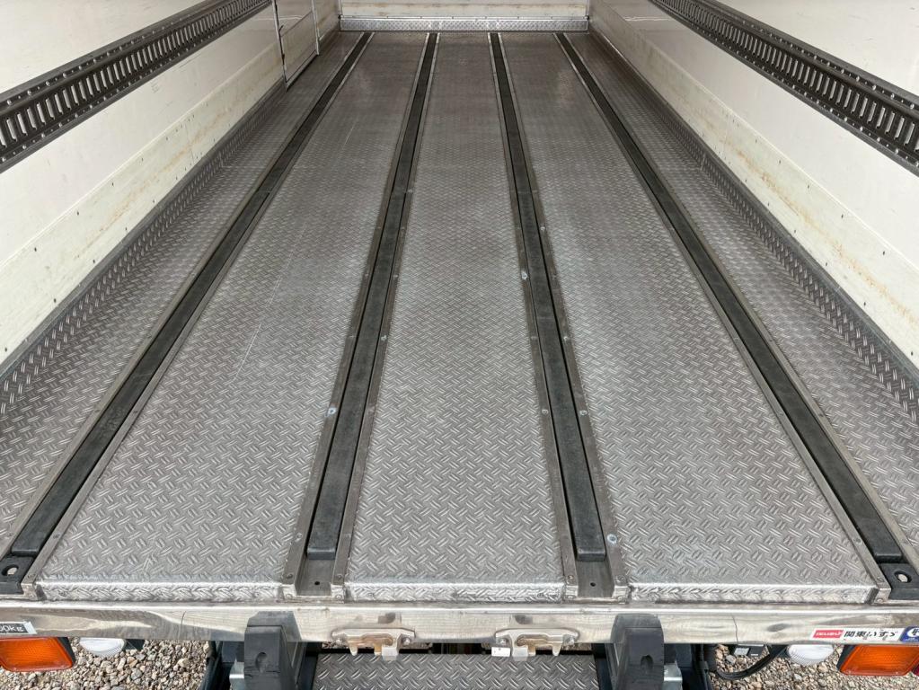 いすゞ フォワード 2PG-FRR90T2(2WD)の写真8