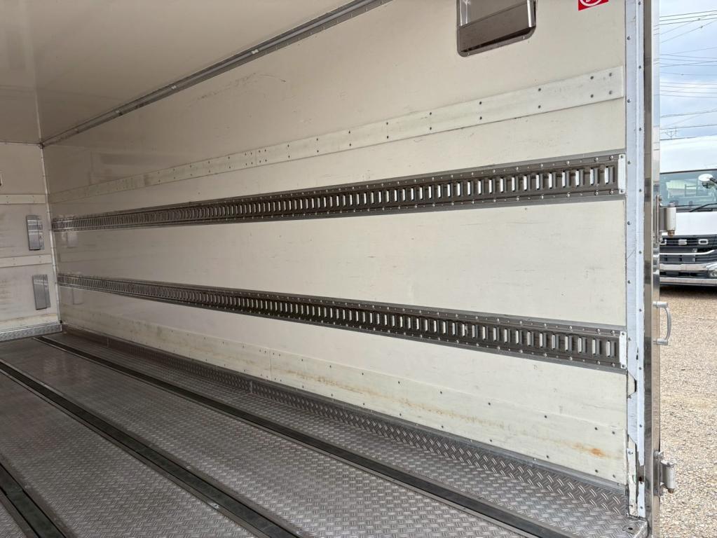 いすゞ フォワード 2PG-FRR90T2(2WD)の写真10