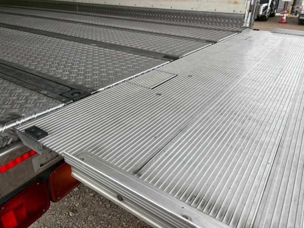 いすゞ フォワード 2PG-FRR90T2(2WD)の写真13