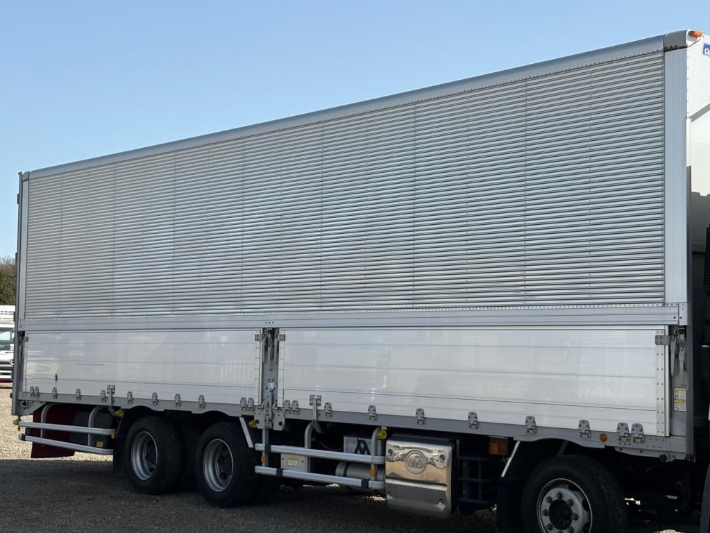 UD クオン 2RG-CG5FA(8x4)の写真5