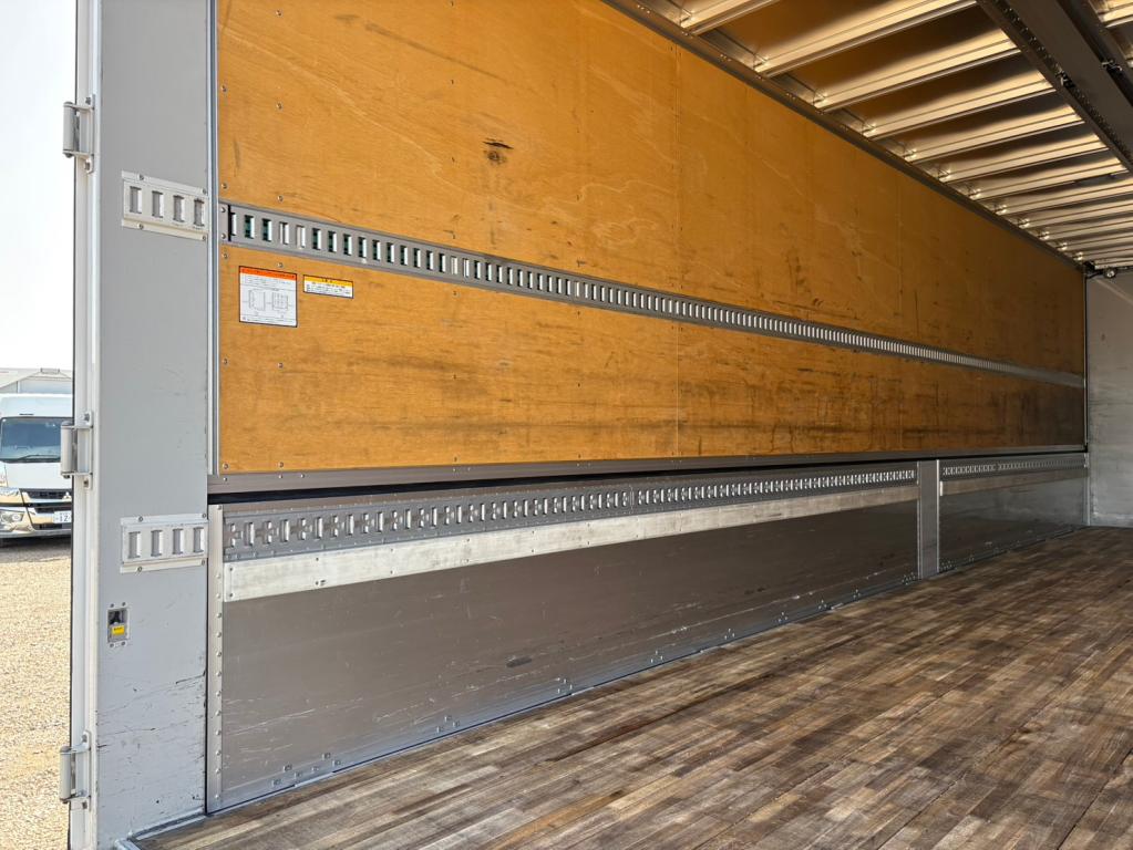 UD クオン 2RG-CG5FA(8x4)の写真9