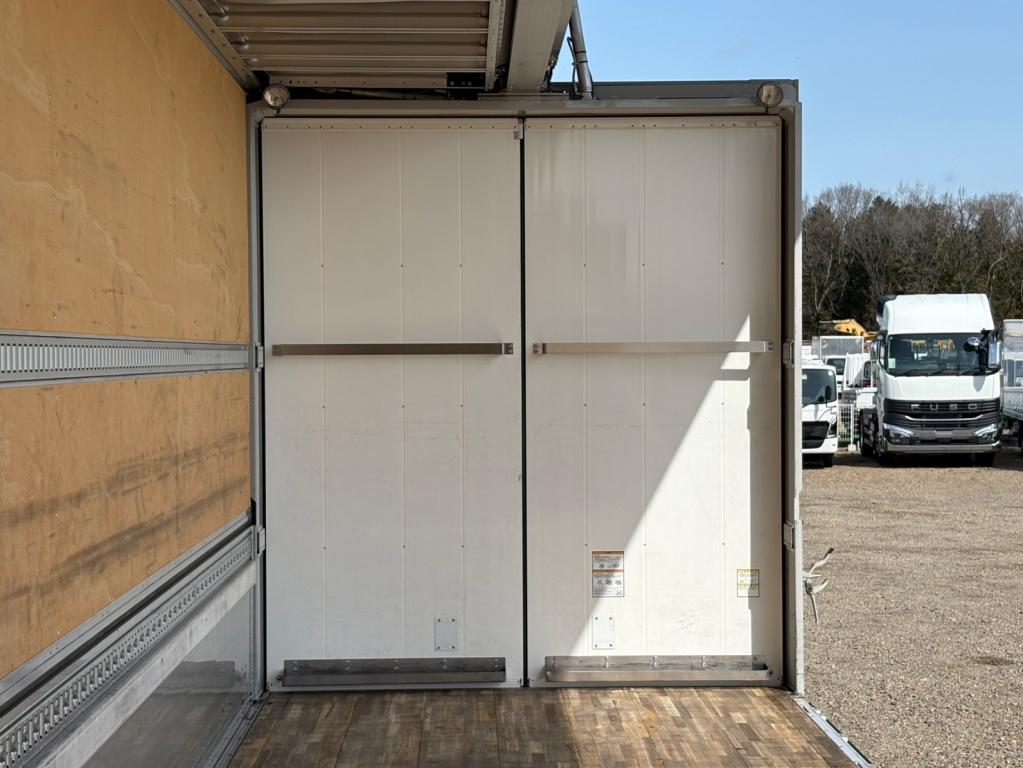 UD クオン 2RG-CG5FA(8x4)の写真13