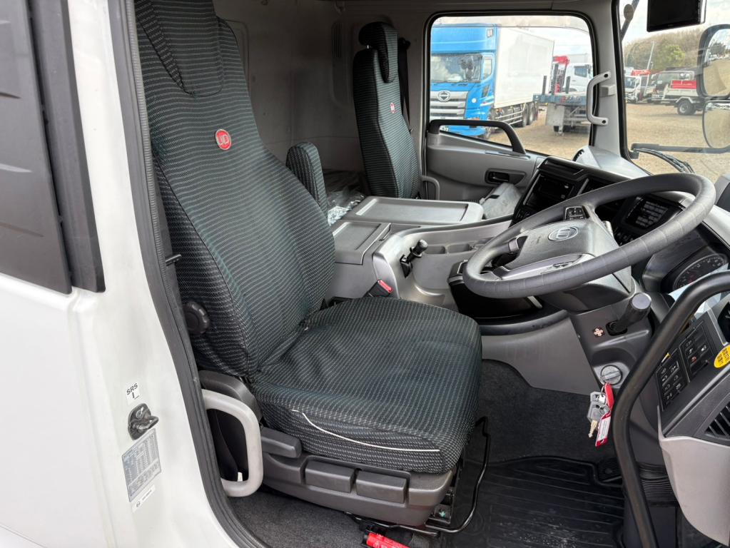 UD クオン 2RG-CG5FA(8x4)の写真21