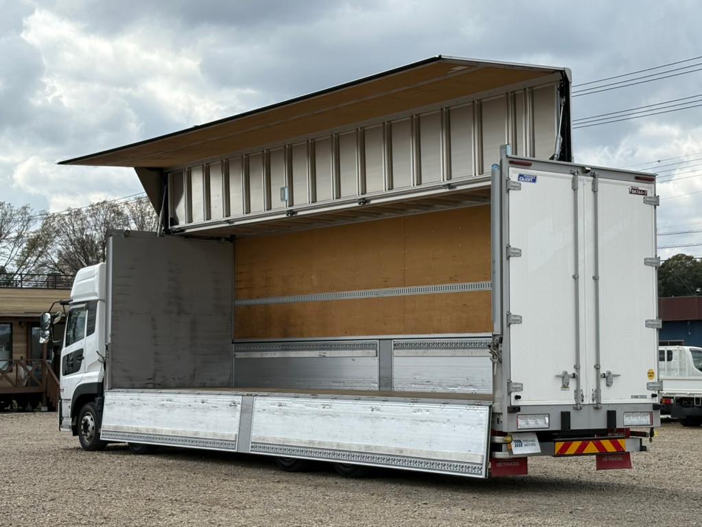 UD クオン 2RG-CG5FA(8x4)の写真12