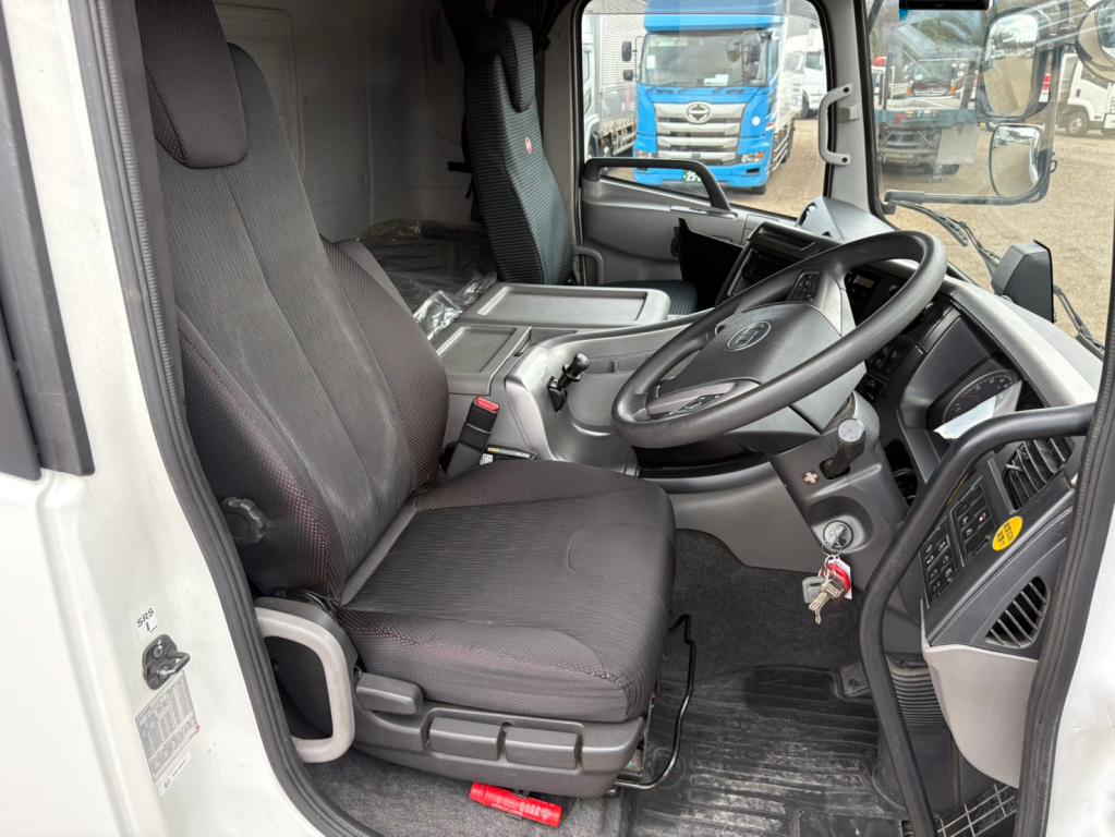 UD クオン 2RG-CG5FA(8x4)の写真21