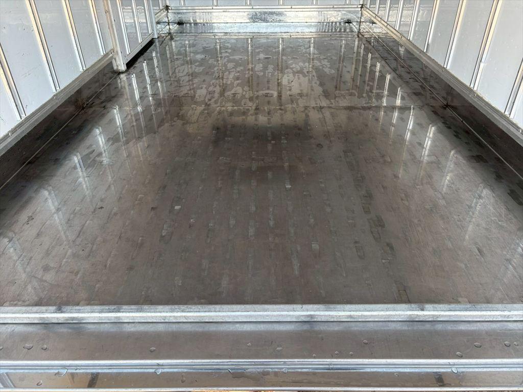 いすゞ エルフ 2RG-NHR88AN(2WD)の写真8