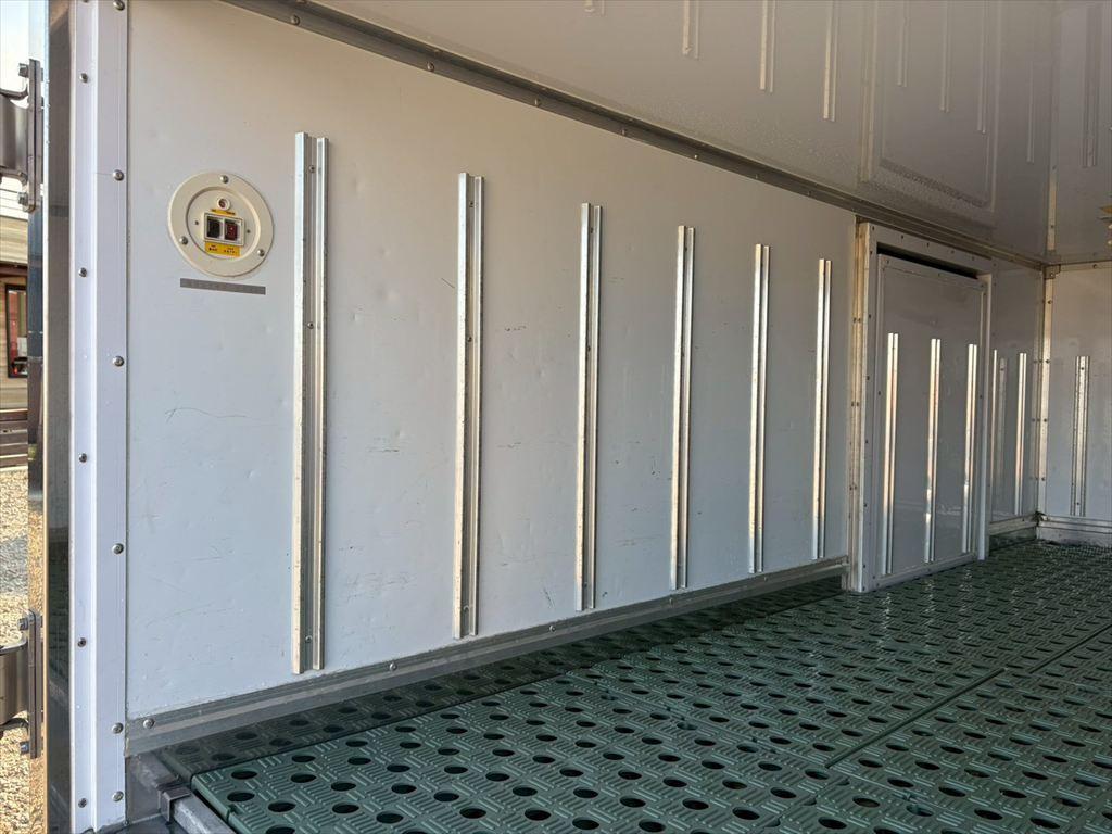 いすゞ エルフ 2RG-NHR88AN(2WD)の写真9