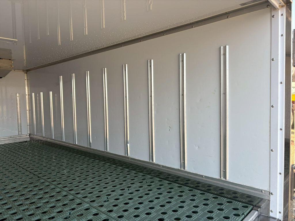 いすゞ エルフ 2RG-NHR88AN(2WD)の写真10