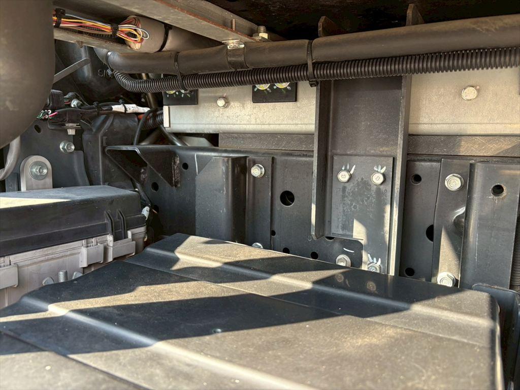 いすゞ エルフ 2RG-NHR88AN(2WD)の写真16