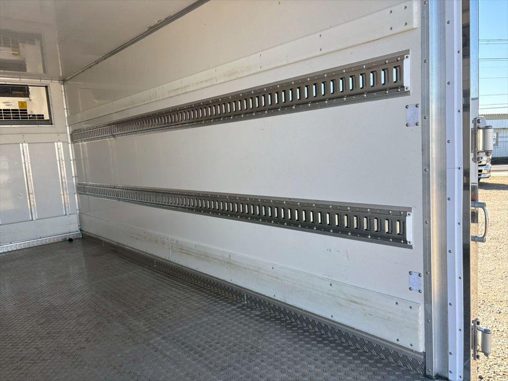 三菱 キャンター 2PG-FEAV0(2WD)の写真10