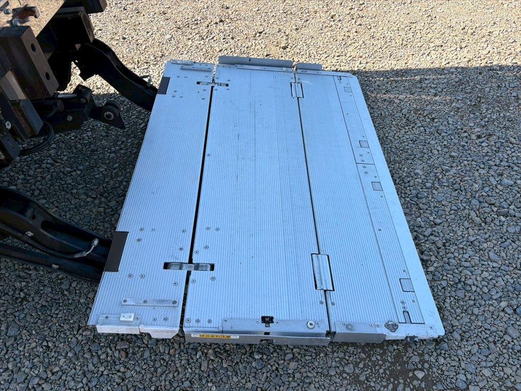 三菱 キャンター 2PG-FEAV0(2WD)の写真13