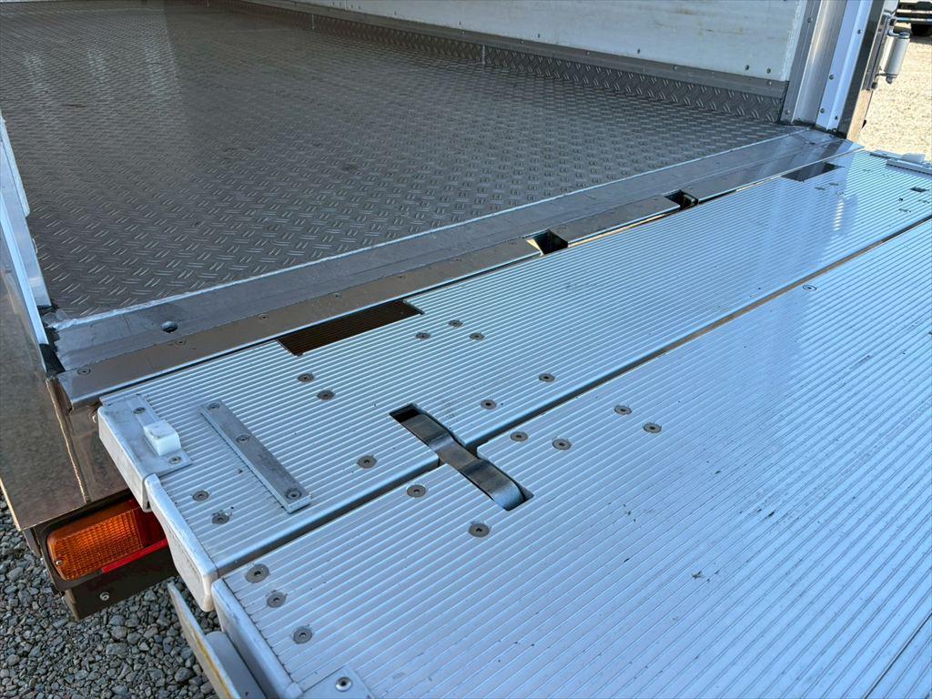 三菱 キャンター 2PG-FEAV0(2WD)の写真14