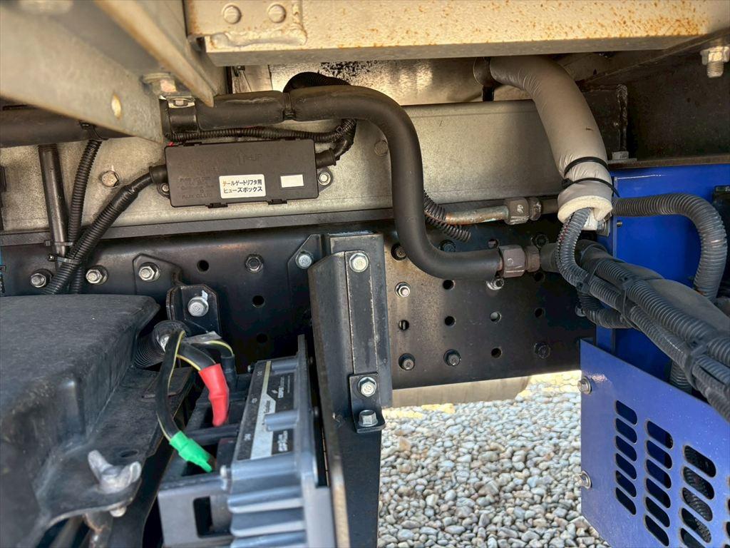 三菱 キャンター 2PG-FEAV0(2WD)の写真16