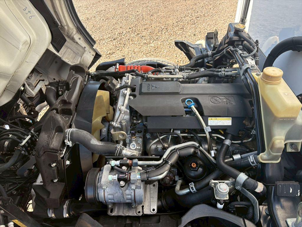 三菱 キャンター 2PG-FEAV0(2WD)の写真18