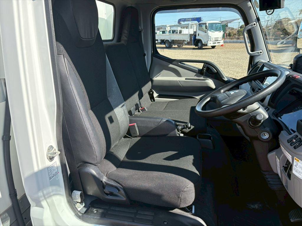 三菱 キャンター 2PG-FEAV0(2WD)の写真21