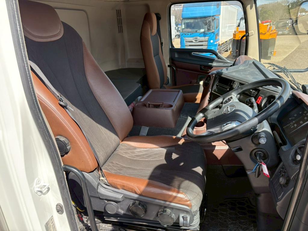 日野 プロフィア 2DG-FW1AHG(8x4)の写真21