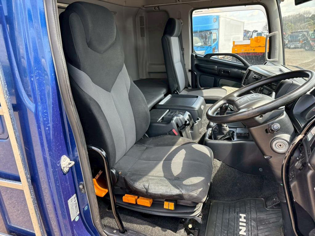 日野 プロフィア QKG-FR1EXBG(6x2)の写真21