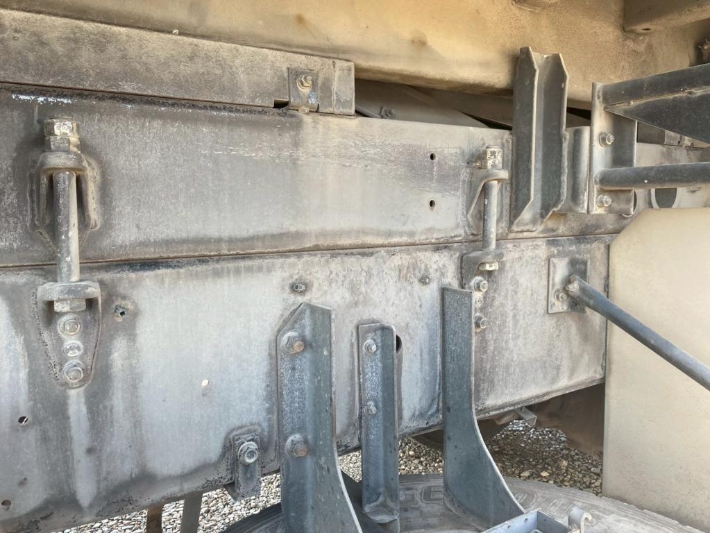 日野 プロフィア QKG-FR1EPBA(6x2)の写真16