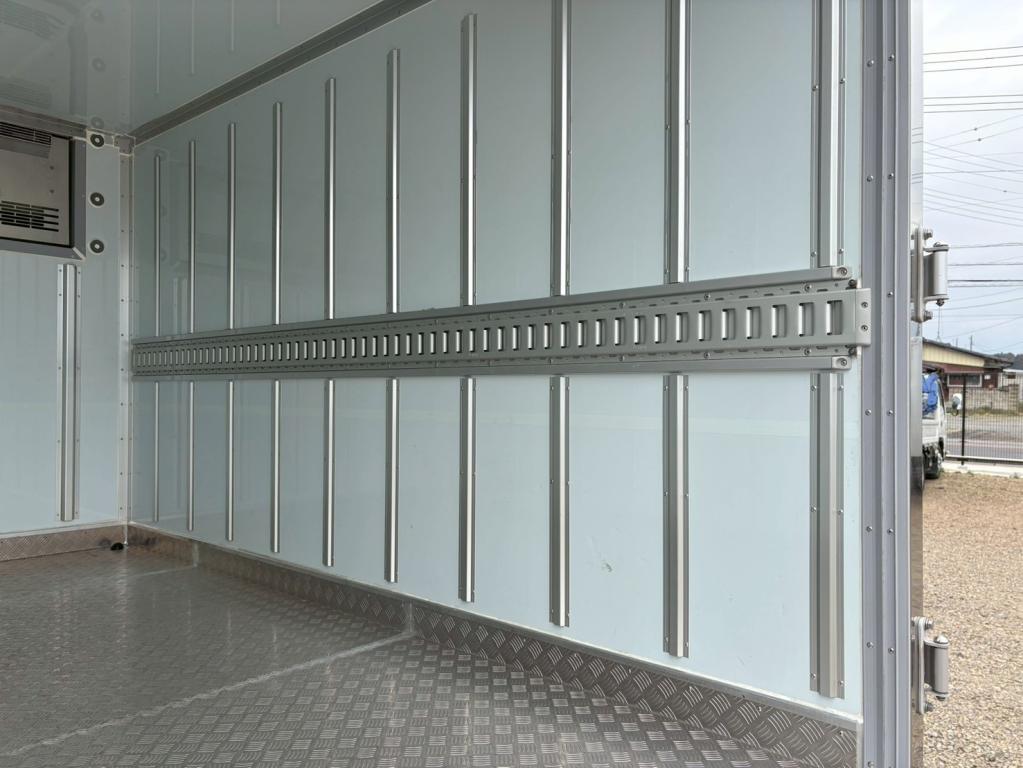 三菱 キャンター 2RG-FBAV0(2WD)の写真10