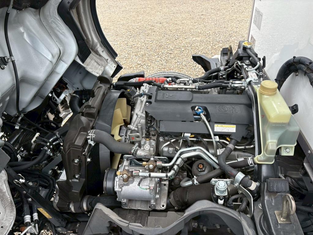 三菱 キャンター 2RG-FBAV0(2WD)の写真18