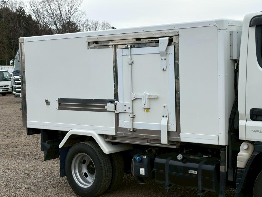 三菱 キャンター 2TG-FBA00(2WD)の写真5