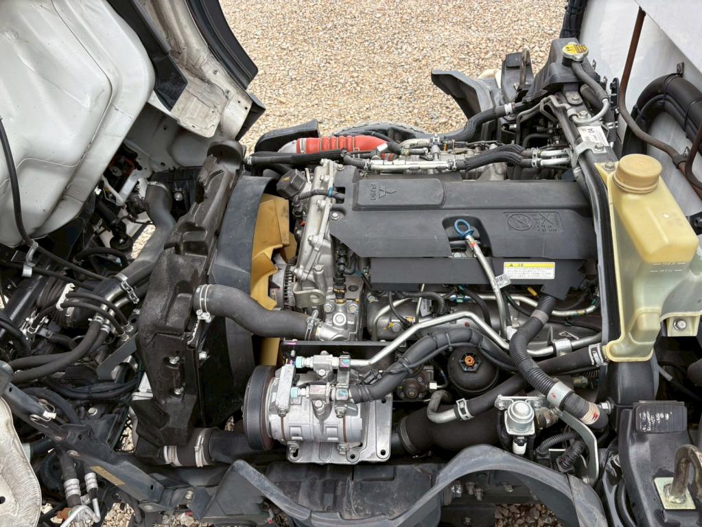 三菱 キャンター 2TG-FBA00(2WD)の写真18