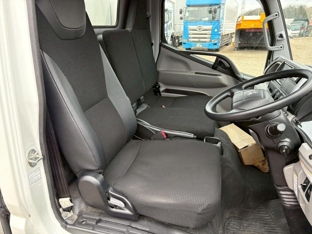 三菱 キャンター 2TG-FBA00(2WD)の写真21