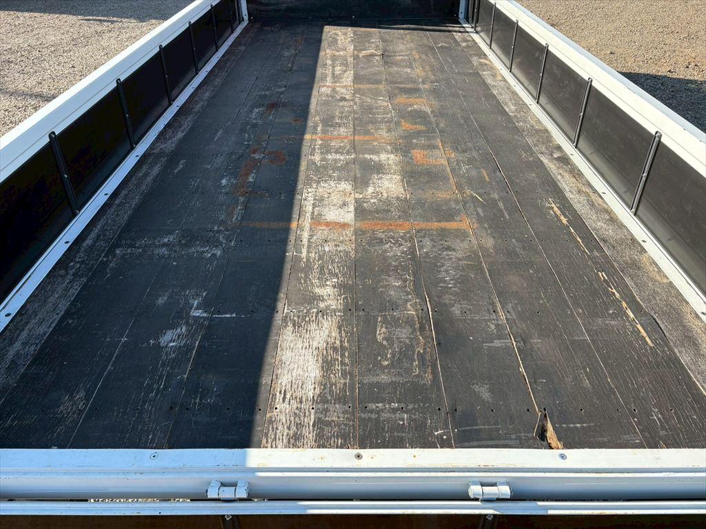 いすゞ フォワード 2RG-FTR90V2(2WD)の写真8