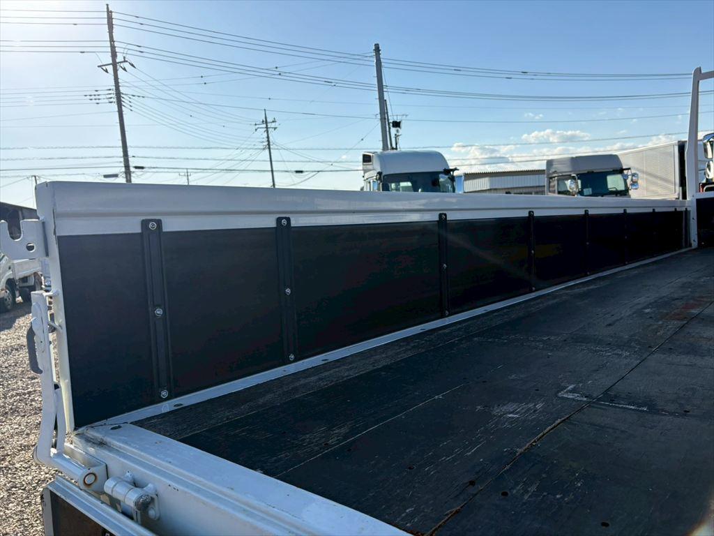 いすゞ フォワード 2RG-FTR90V2(2WD)の写真9