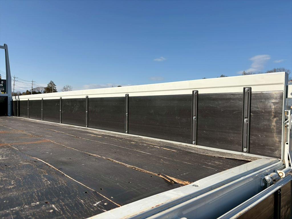 いすゞ フォワード 2RG-FTR90V2(2WD)の写真10