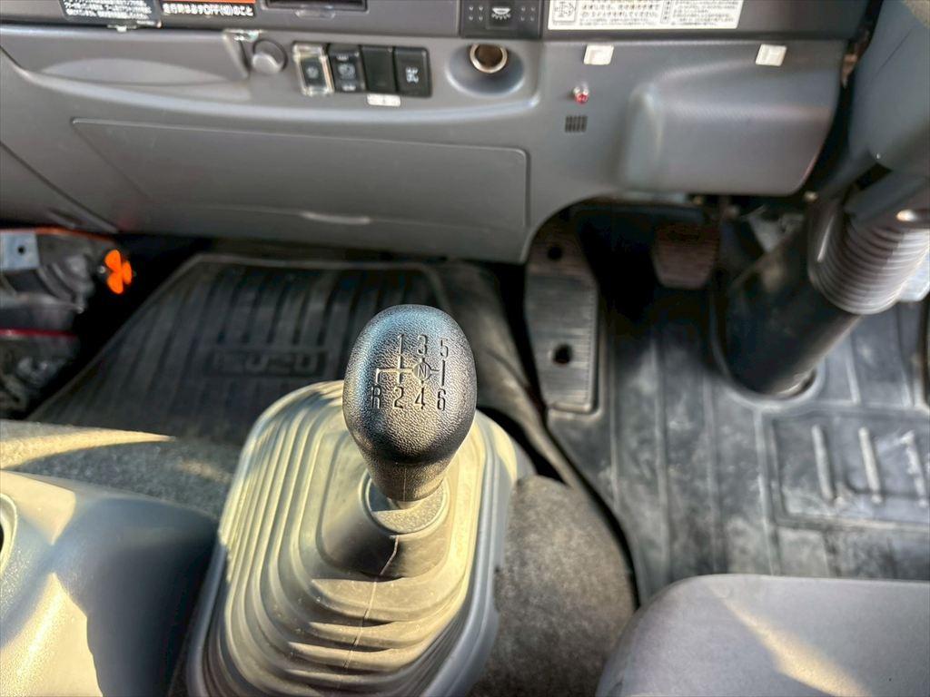 いすゞ フォワード 2RG-FTR90V2(2WD)の写真23