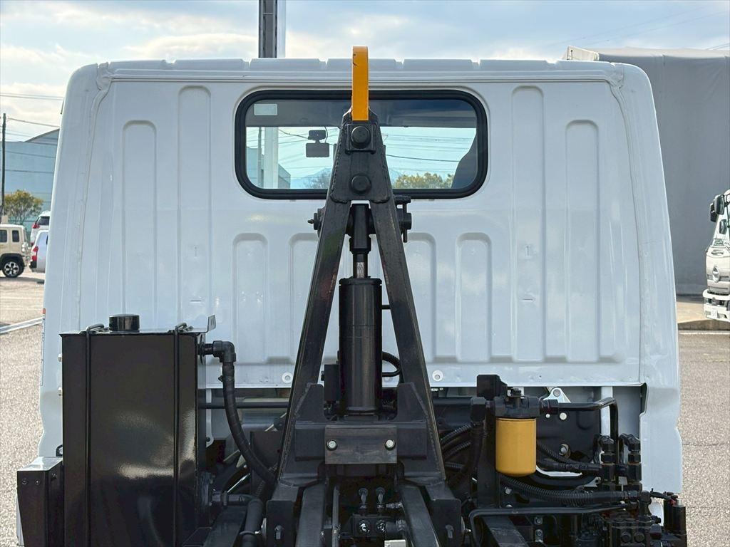 三菱 キャンター 2RG-FBAV0(2WD)の写真7