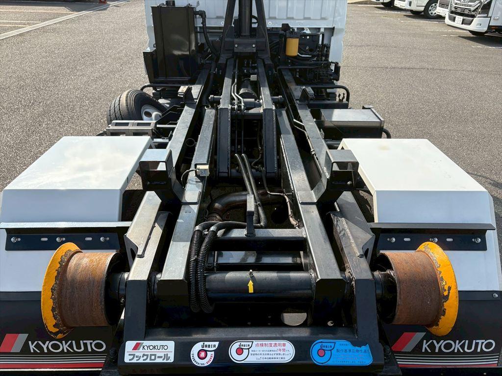 三菱 キャンター 2RG-FBAV0(2WD)の写真8