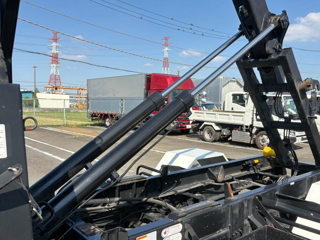 いすゞ フォワード 2RG-FRR90S2(2WD)の写真9