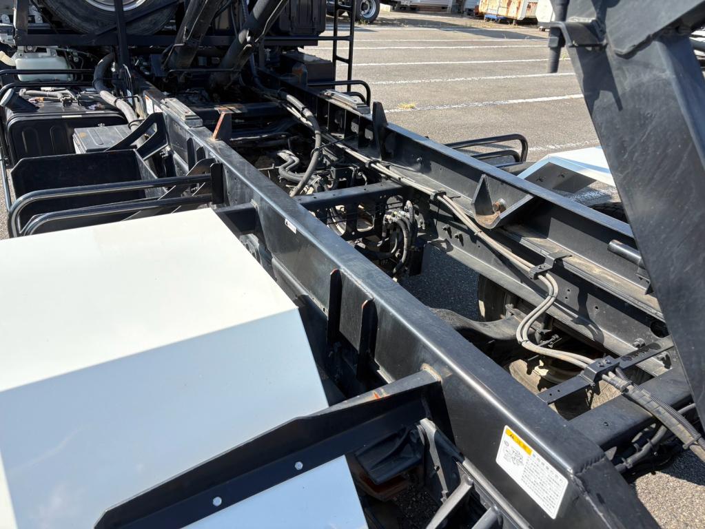 いすゞ フォワード 2RG-FRR90S2(2WD)の写真12