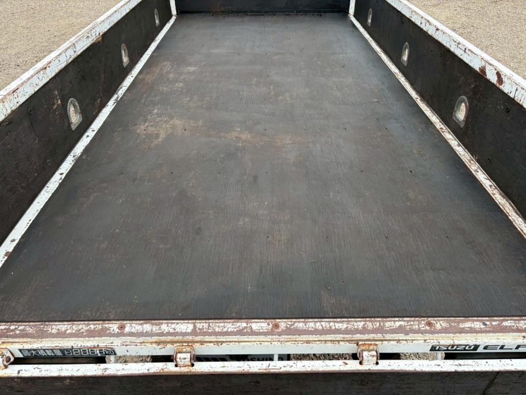 いすゞ エルフ BKG-NKR85AR(2WD)の写真8