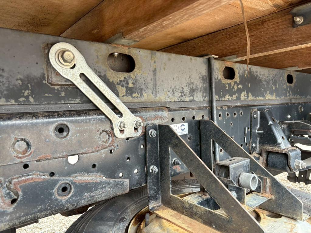 いすゞ エルフ BKG-NKR85AR(2WD)の写真15